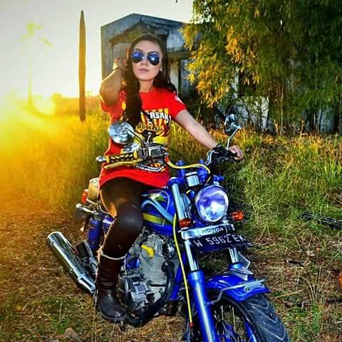 Foto Cewek Cantik Dengan Motor CB