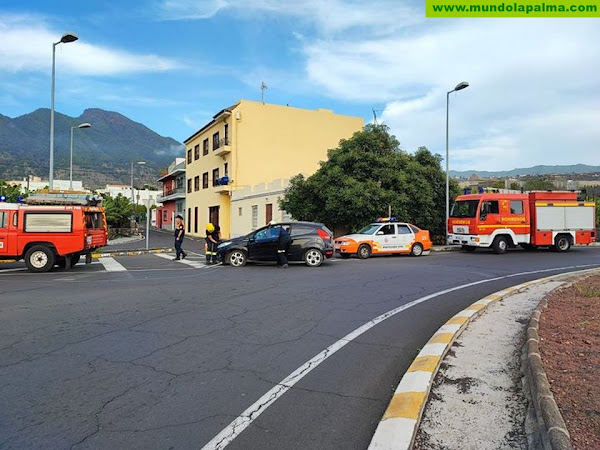 Un vehículo sufrió ayer un accidente en la rotonda de Triana