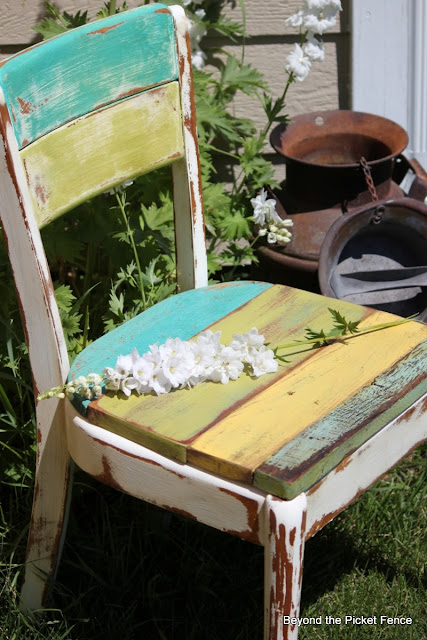 chippy happy chair with reclaimed wood http://bec4-beyondthepicketfence.blogspot.ca/2013/07/chippy-happy-chair.html