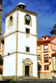 Luanco, Torre del reloj