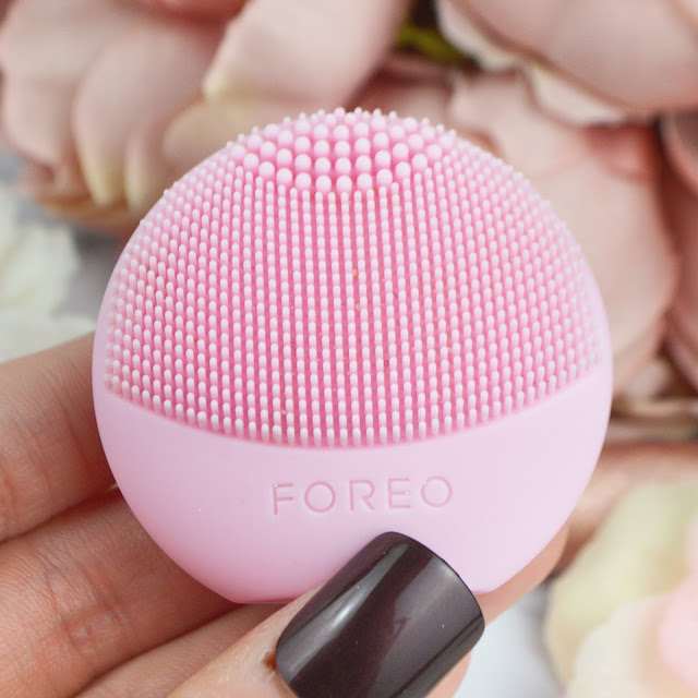 Pearl Pink Foreo Luna Play Cleansing Brush at Indulge Beauty, Review, Lovelaughslipstick Blog