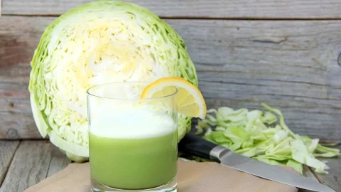 12 Healthy Reasons to Drink Cabbage Juice