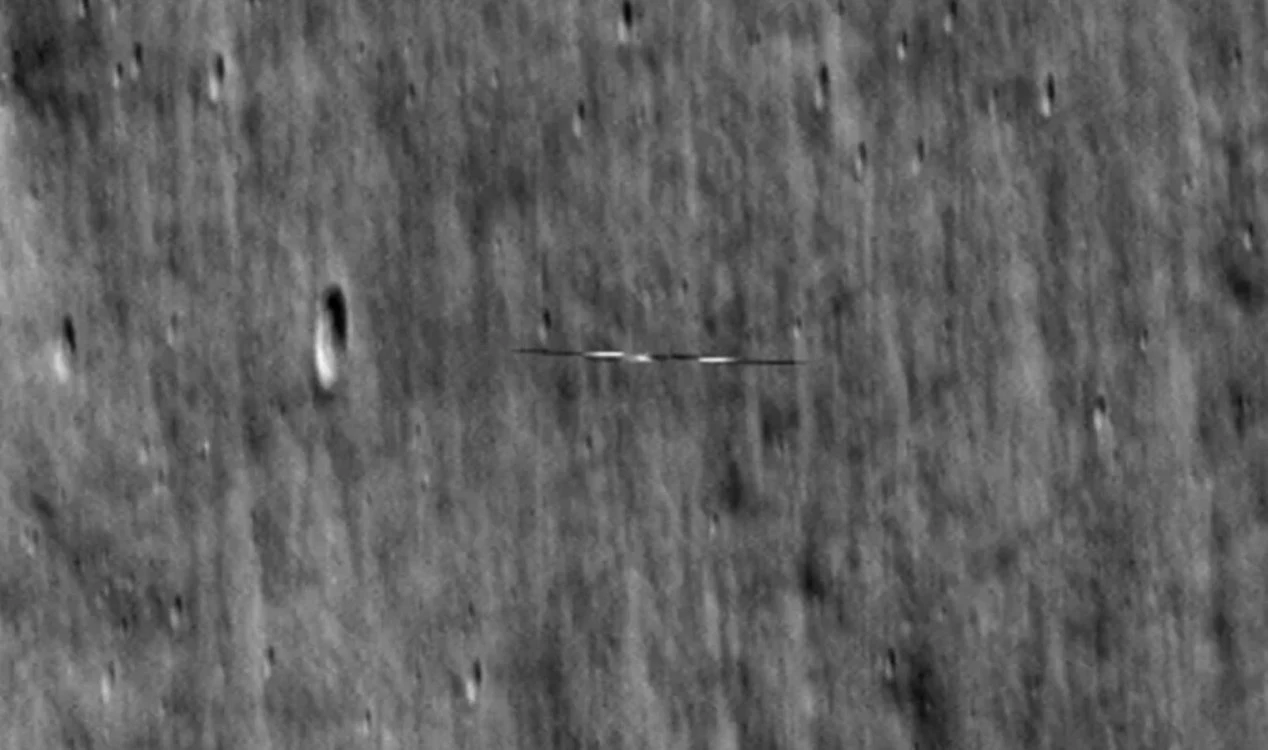 NASA oferece explicação para objeto misterioso orbitando a Lua.