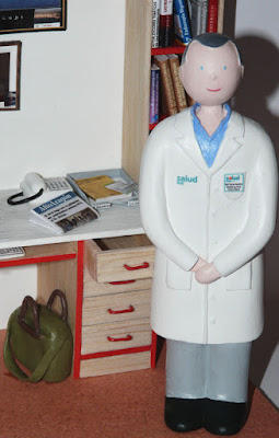 Maqueta médico hospital, regalo de jubilación