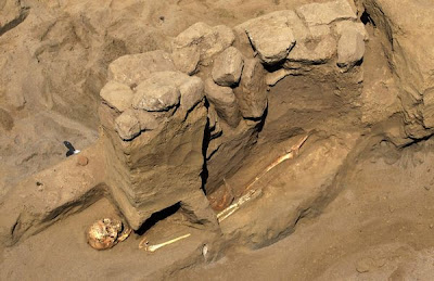 Peru archaeologists find hall for human sacrifice