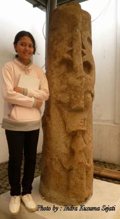 http://www.ejawantahtour.com/2014/03/mengenal-menhir-nusa-tenggara-timur.html