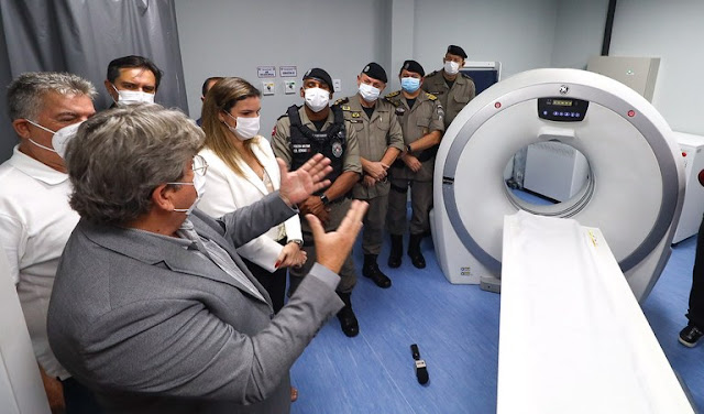 João Azevêdo entrega tomógrafo do Hospital Edson Ramalho e destaca fortalecimento da rede de saúde estadual