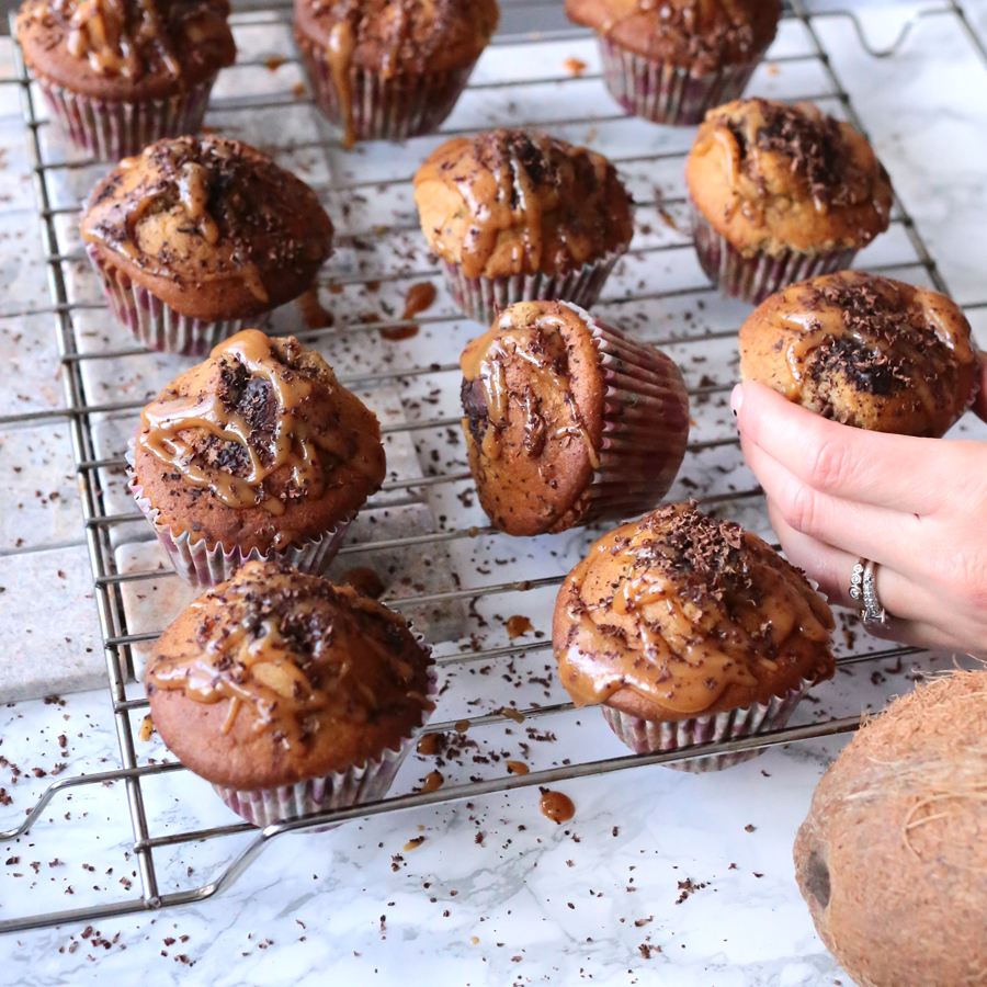 Bezglutenowe muffinki z polewą słony karmel.