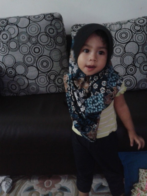 Myaini.blogspot: princess nak pakai tudung la mama.