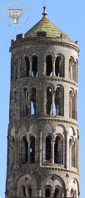 UZES (30) - Tour fenestrelle (XIIe siècle)