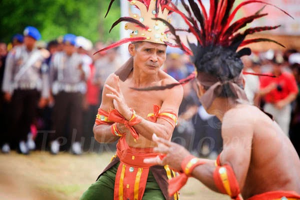  Tari  Cakalele Tarian Perang dari Maluku