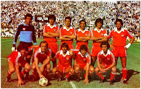 SEVILLA C. F. - Sevilla, España - Temporada 1979-80 - Paco, Rivas, Nimo, Sanjosé, Blanco y Juan Carlos; Juanito, Scotta, Yiyi, Bertoni y Montero - REAL BETIS BALOMPIÉ 4 (López, Morán 2 y Biosca) SEVILLA C. F. 0 - 20/04/1980 - Liga de 1ª División, jornada 30 - Sevilla, estadio Benito Villamarín