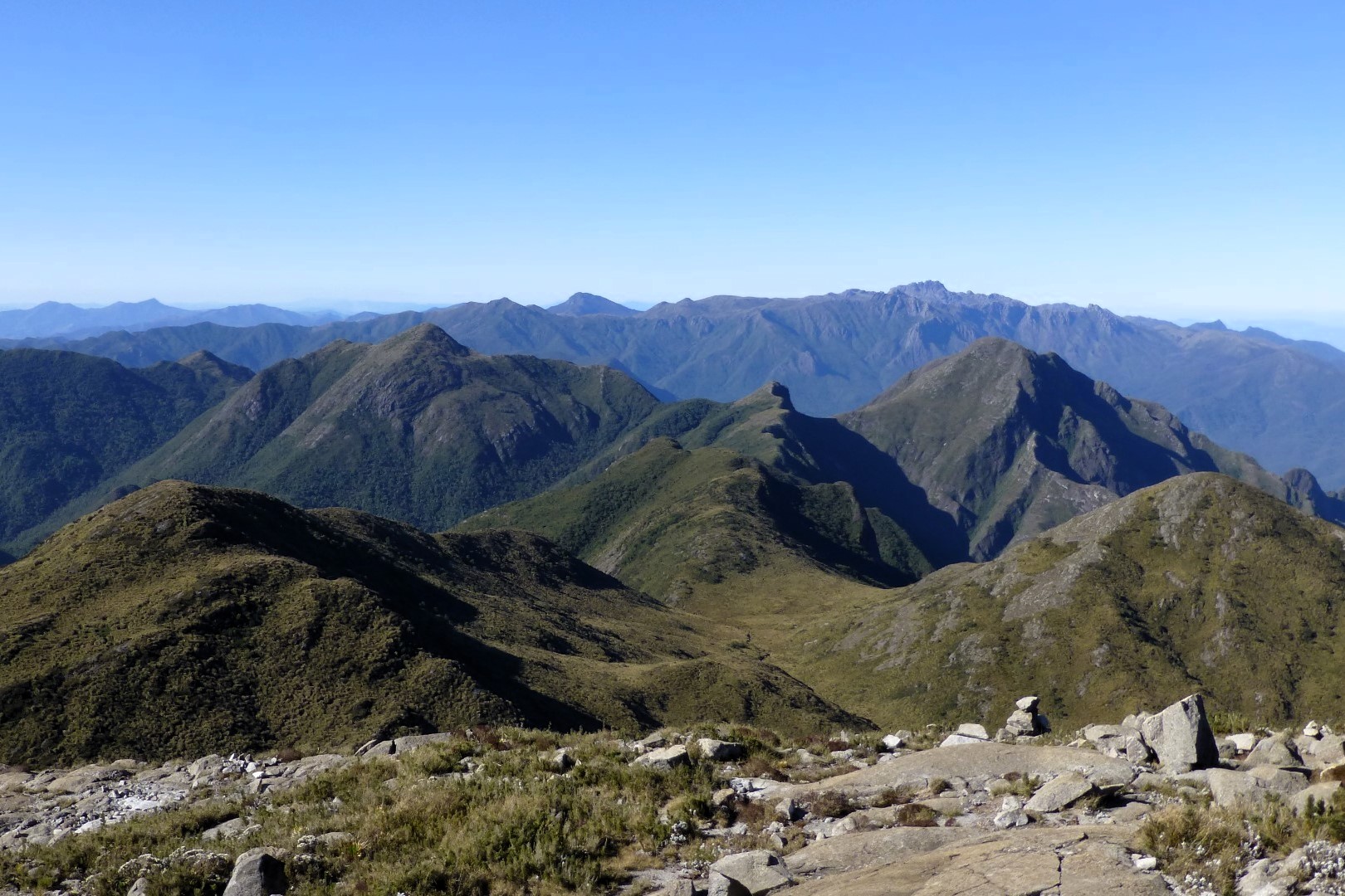 Découvrez les 10 plus hautes montagnes du Brésil. Elles se situent dans l'extrême nord du pays et le long du littoral atlantique.