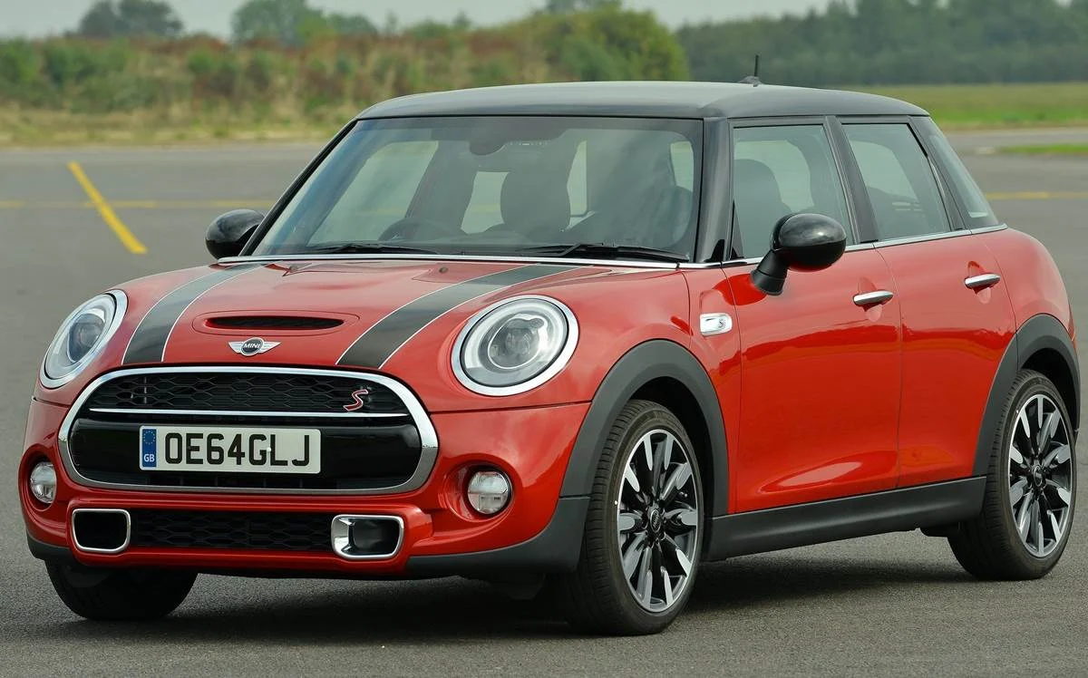 MINI Cooper 4 portas