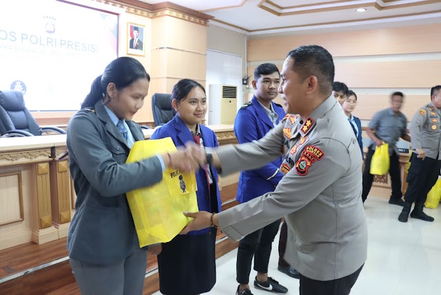 Baksos Polri Presisi, Polres Gianyar Berikan Bantuan Sosial Kepada Mahasiswa Kabupaten Gianyar