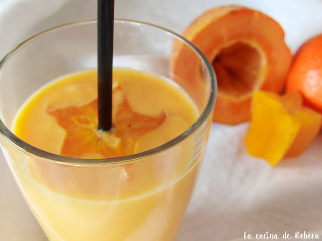 Smoothie de papaya, carambola y mandarina