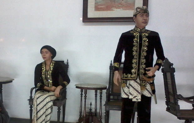 Pakaian Adat Jawa Barat (Sunda)