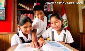 Cursos de emprendimiento disminuirían deserción escolar en colegios peruanos