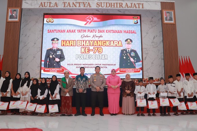 Polres Blitar Gelar Khitan Massal Salurkan Bansos untuk Anak Yatim Piatu dan Difabel di Hari Bhayangkara ke - 79