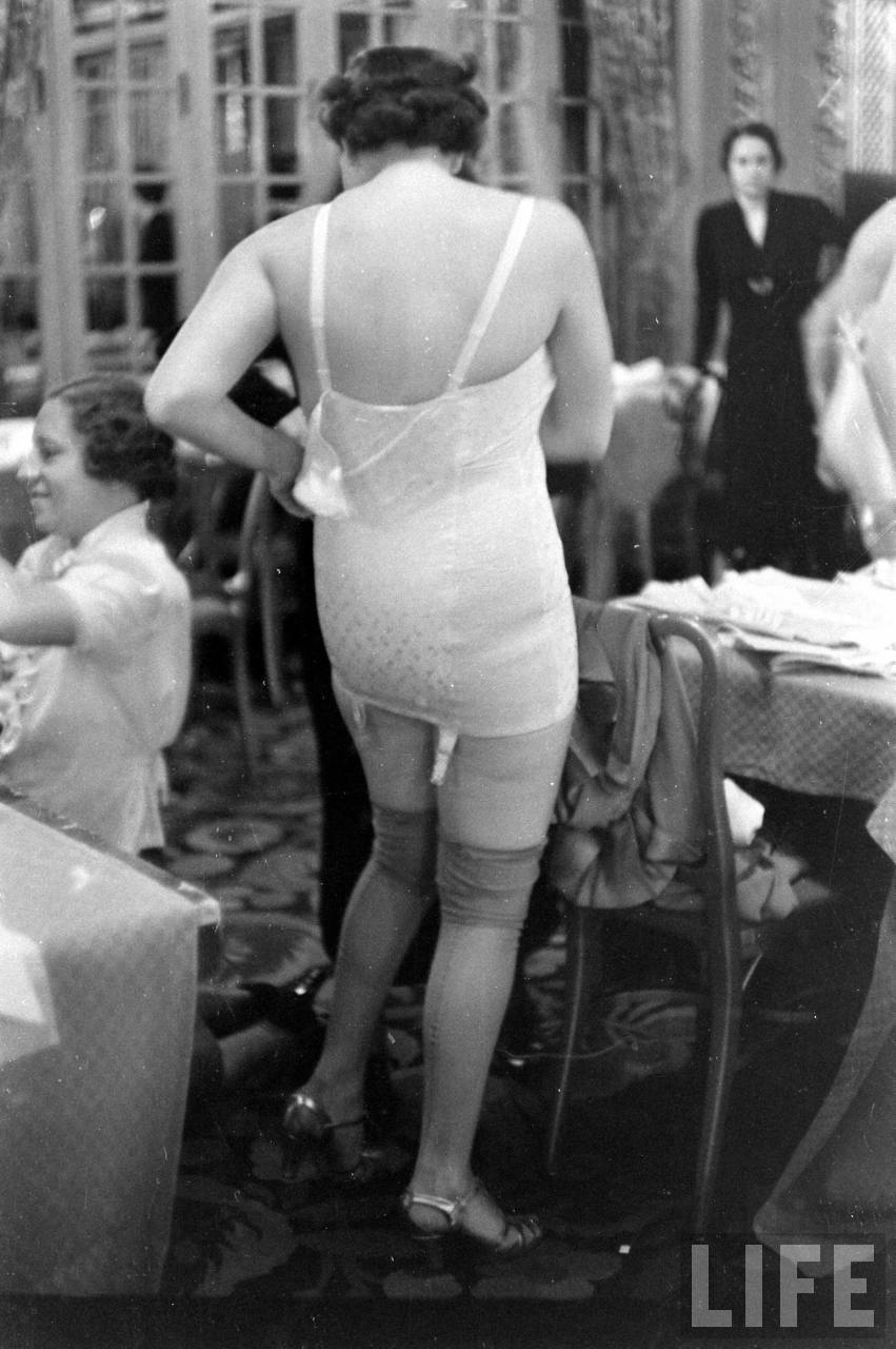 Candid Behind the Scenes Photos From a Lingerie Show in the 1940s