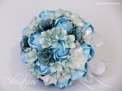 bouquet de papel azul