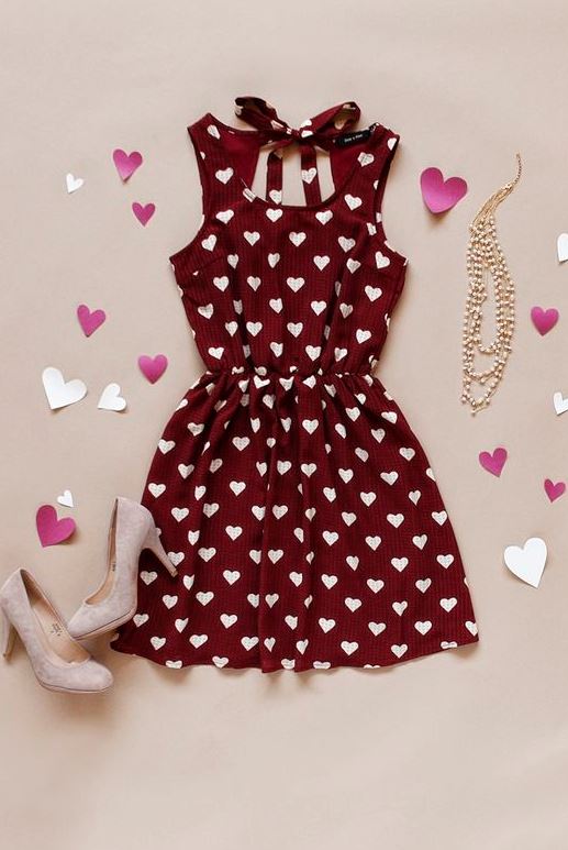 valentines day outfit idea | printed dress + bag + heels