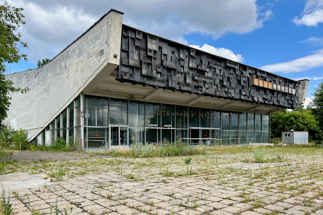 Можайское шоссе, заброшенный кинотеатр «Минск» (построен в 1972 году)