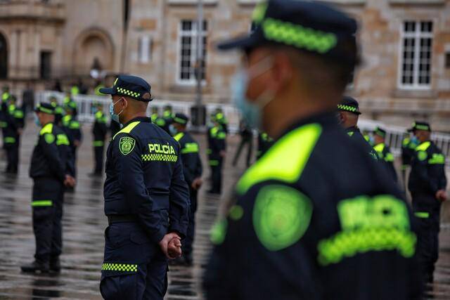 Cinco policías señalados de pertenecer a red de microtráfico, capturados en Bogotá