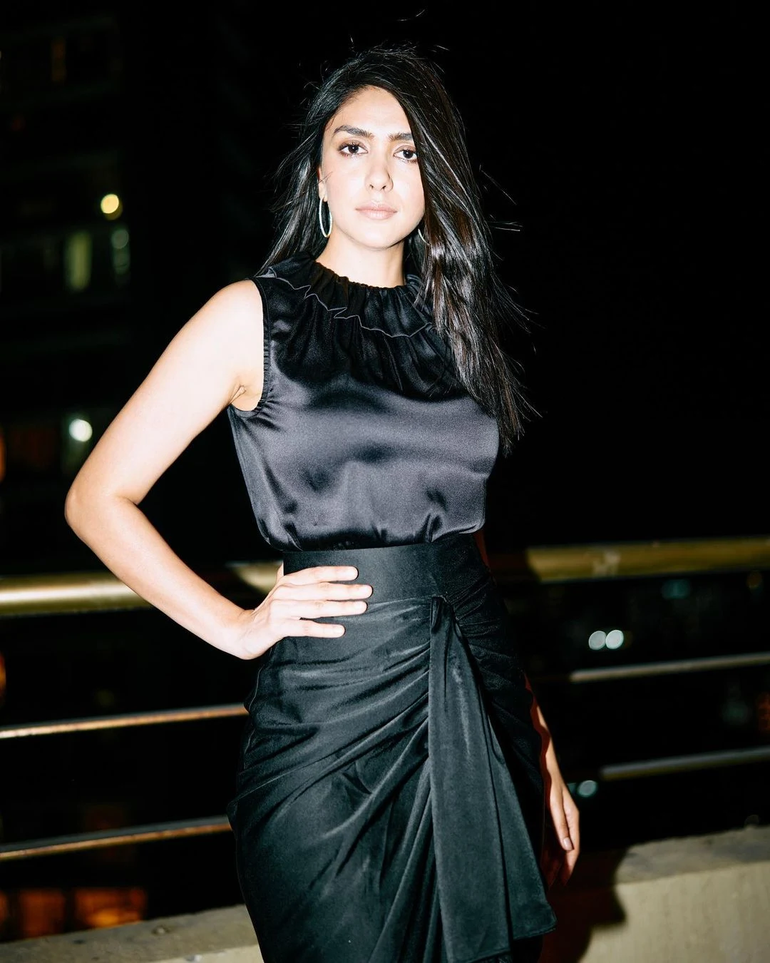 Mrunal Thakur black dress curvy body