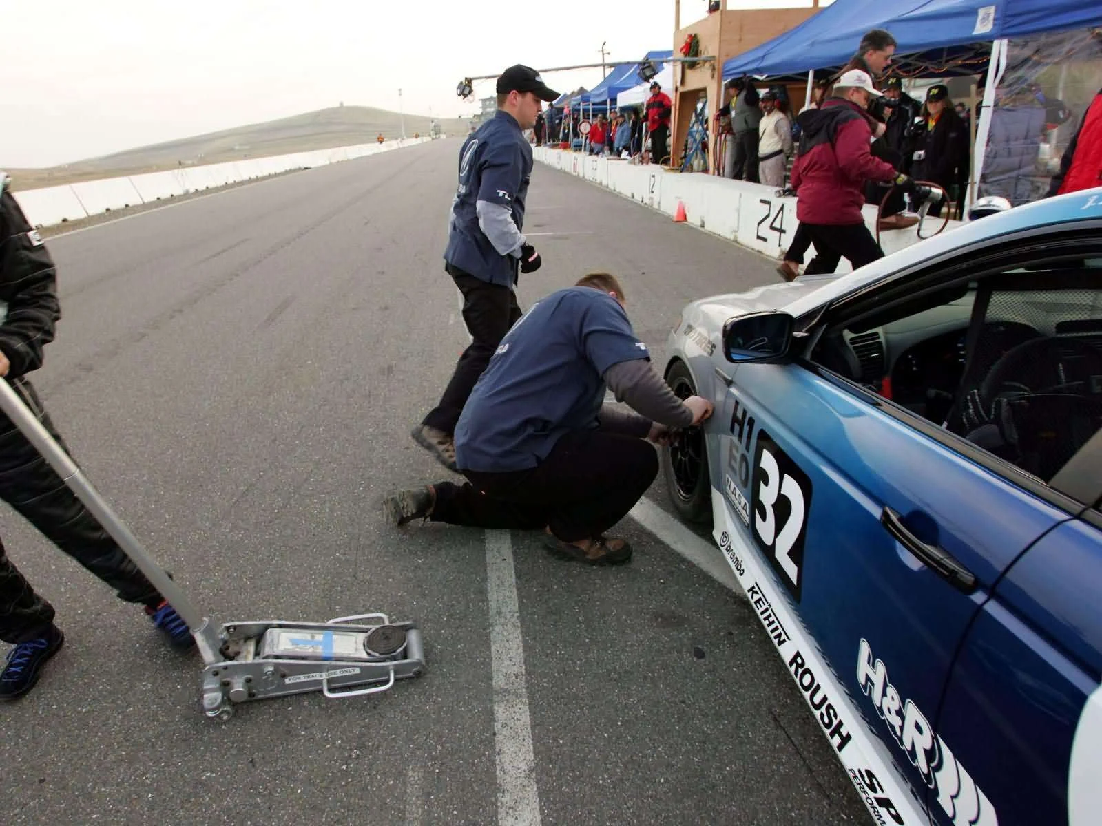 Hình ảnh xe ô tô Acura TL 25 Hours of Thunderhill 2004 & nội ngoại thất