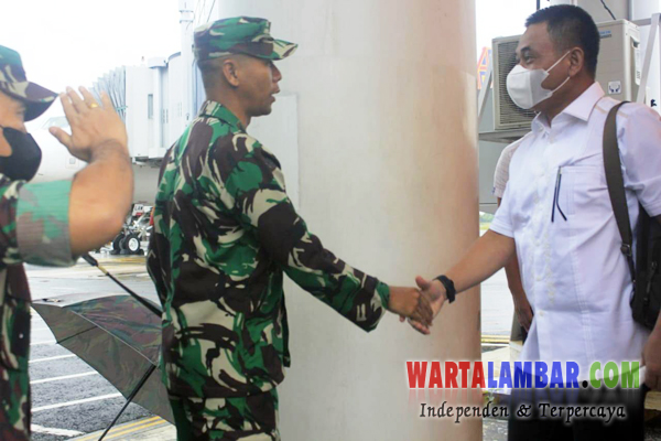 Dandim 0422/LB Sambut Ketua Tim Wasev TMMD KE-113 di Bandara Radin Inten II