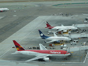 An AeroMexico B737 between an Avianca B762 and a Taca A320