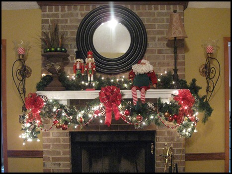 christmas mantle 2010 006