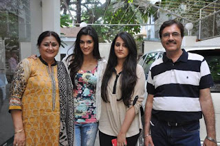 Kriti Sanon, Biography, Profile, Biodata, Family , Husband, Son, Daughter, Father, Mother, Children, Marriage Photos.