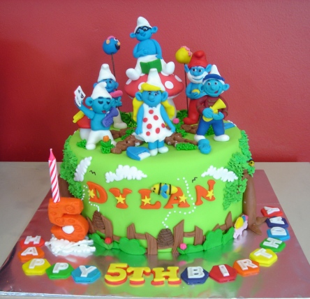 Beyblade Birthday Cake on Yochana S Cake Delight    Dylan S Smurf Cake