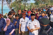 Pakai Sapok Khas Lombok, Menparekraf Kunjungi Desa Labuhan Lombok