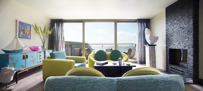 Lobby lounge