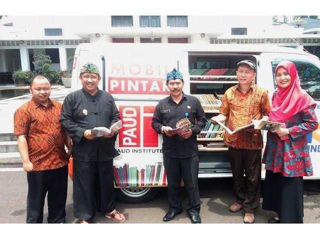 Nike Kamarubiani, Mengembangkan Budaya Literasi Melalui Mobil Pintar