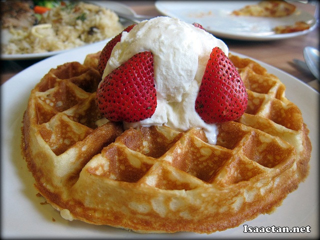 Ice Cream with Strawberry Waffle - RM10.90