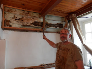 Renovation project - Pointing a wall and removing lead pipes in France
