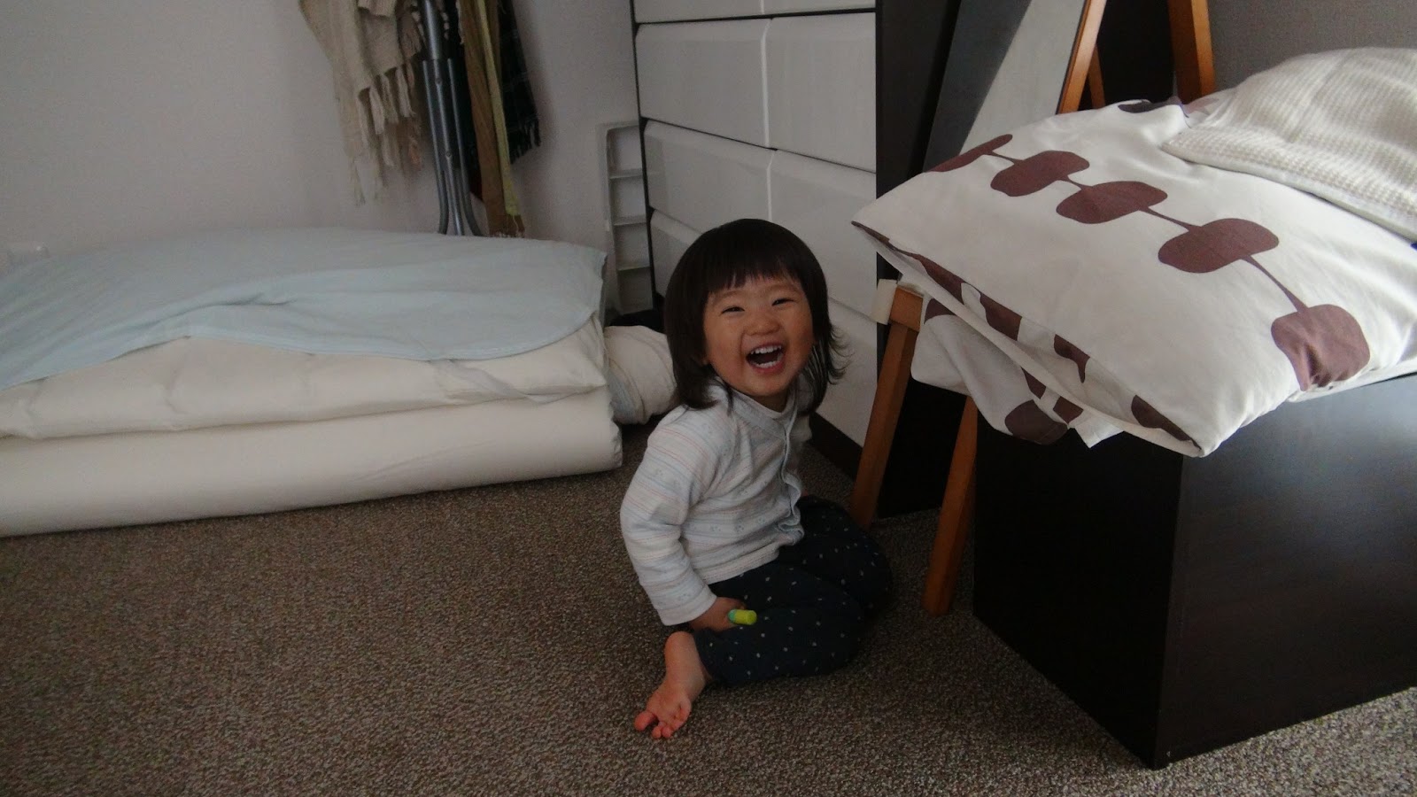 Handle With Care 取扱注意 娘が柱の角に頭 顔 をぶつけました