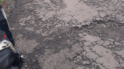 Dikeluhkan Warga Desa Sangkanerang Jalaksana Jalan Kabupaten Rusak Parah   Pemkab di minta Perbaiki