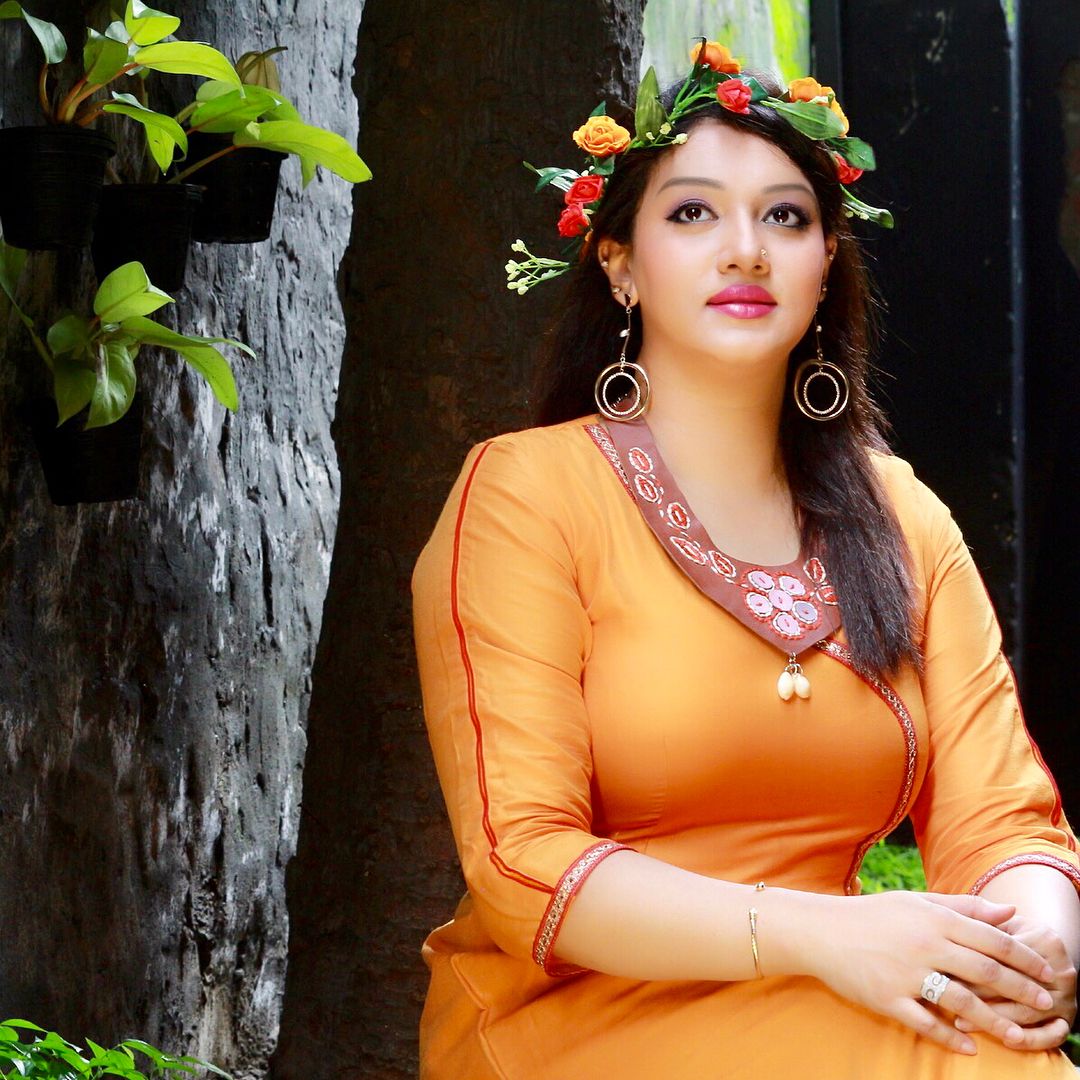 Bangladeshi Hot Film Actress And Model Saquiba Bintay Ali