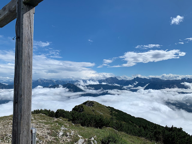 Vom Zwiesel fällt der Blick auf die Berchtesgadenener Berge und allem voran den Watzmann