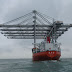 ميناء طنجة المتوسط يتعزز برافعات عملاقة لاستعمالها برصيف مشروع الميناء