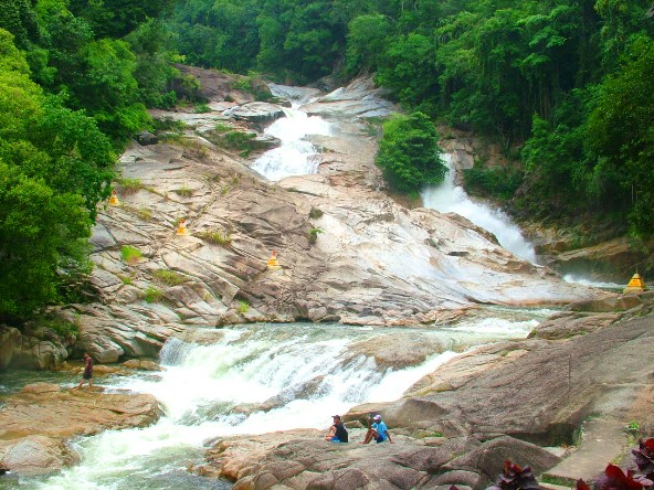 Air Terjun Chamang  Lokasi menarik buat penggemar aktiviti 