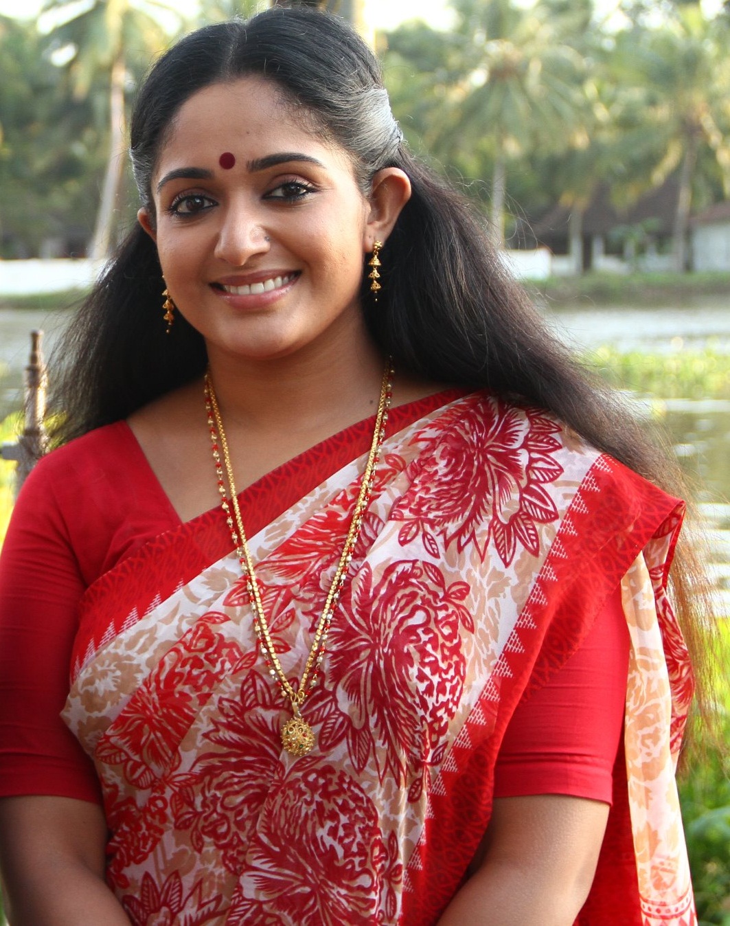 ACTRESS SEXY PHOTOS: Kavya madhavan hot photos in saree