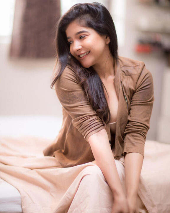 Actress Sakshi Agarwal Latest Hot Photos