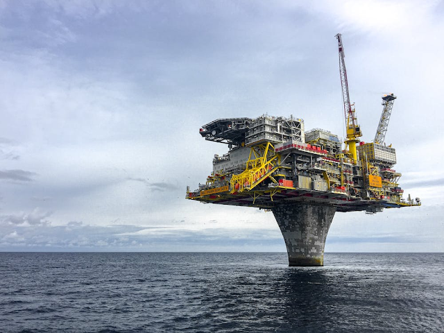 An image of an oil platform