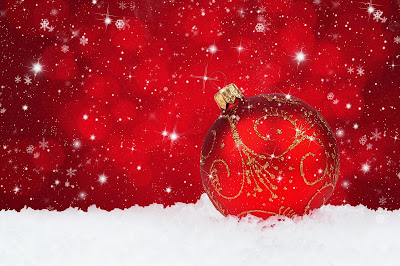 Red_Christmas_Snowy_Background_with_Christmas_Ball
